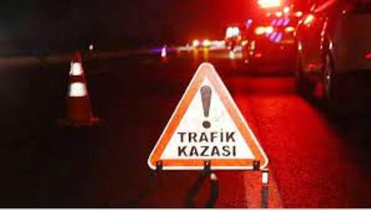 Alkollü sürücü önce kaldırıma çıktı sonra aydınlatma direğine çarptı