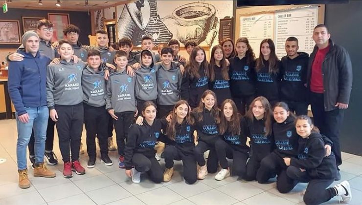 KTSYD Yılın başarılıları ödüllerini alıyor