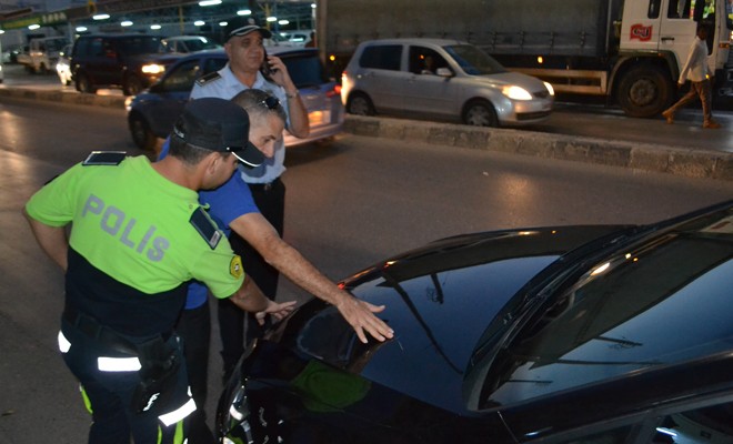 Karaoğlanoğlu’nda dikkatsiz sürücü caddeyi yaya olarak geçmekte olan kadına çarptı