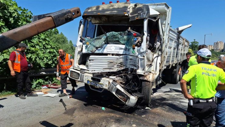 Kocaeli’de korku dolu anlar! Kamyon, TIR’a çarptı: 1 yaralı