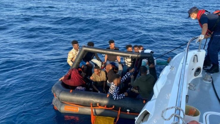 Deniz yoluyla gelen 23 düzensiz mülteci yakalandı