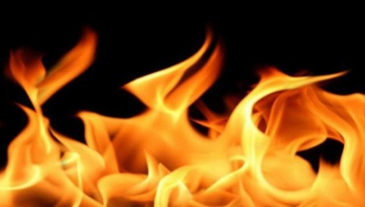 Beyarmudu köyünde muhtemelen sönmemiş sigara izmaritinden dolayı yangın çıktı