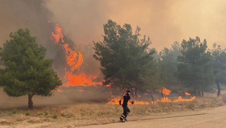 Çanakkale’de orman yangını yangına karadan ve havadan müdahale ediliyor 2 Köy boşaltıldı