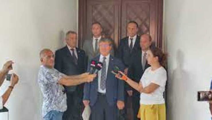 Kabine sil baştan 4 bakan görevden alındı bir bakan yer değiştirdi