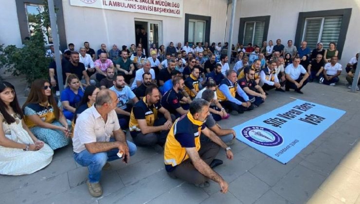 Diyarbakır’da sağlıkçılardan oturma eylemi
