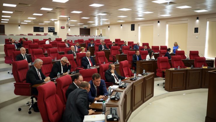 Kamu kurum ve kuruluşlarında uygulanan yaz ve kış mesaileri yerine tek tip mesai uygulanmasını düzenleyen yasa tasarıları, oy birliği ile kabul edildi