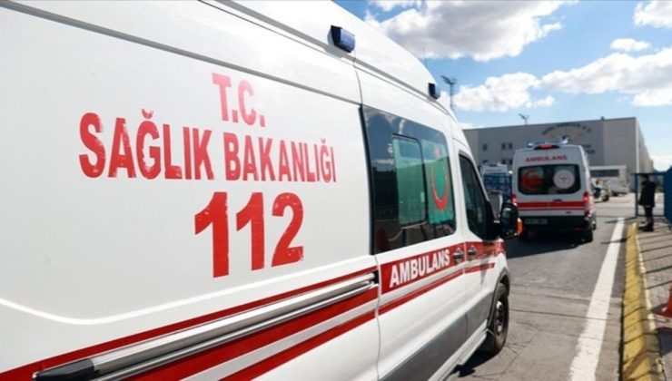 Minibüs ile kamyonet çarpıştı: 17 yaralı