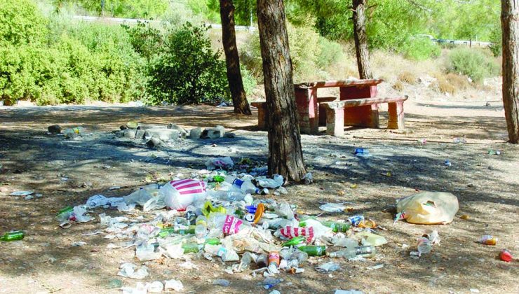 Yiyorlar, içiyorlar çöpünü ve pisliğini bırakıp gidiyorlar ancak hükümet çöplüğe dönüşen Boğaz Piknik alanı ile ilgili karar üretmiyor