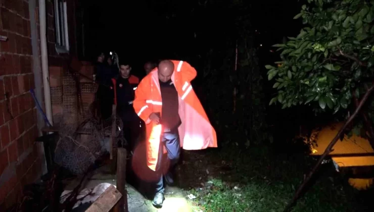 Rize’nin Çayeli ilçesini şiddetli yağış vurdu! 2 bina tahliye edildi