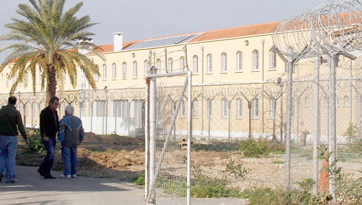 Rum Merkezi Cezaevi’nde Arap kökenli mahkumlar arasında çıkan kavgada 3’de gardiyan yaralandı