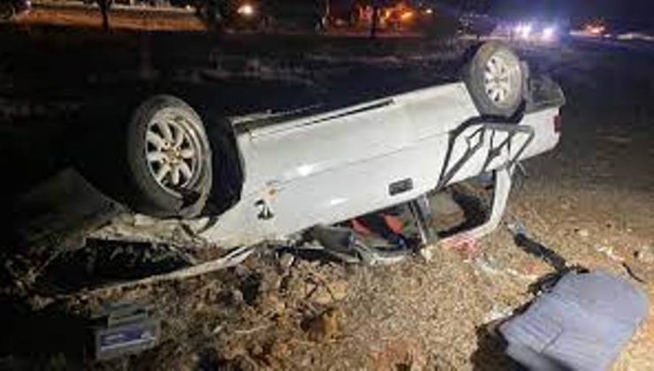 Türkmenköy-Beyarmudu ana yolunda feci kaza, araç yoldan çıktıktan sonra ağaca çarpıp takla attı 2’si ağır 3 yaralı