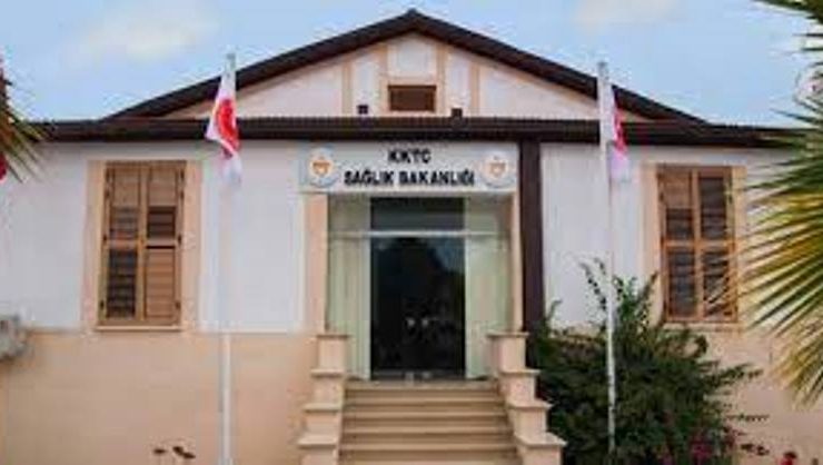 Bulaşıcı Hastalıklar Üst Komitesi yeni kararlar alarak, üst solunum yolu rahatsızlığı olan kişilerin maske takmaları gerektiğini belirtti