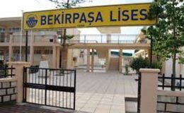 İskele Bekirpaşa Lisesi’nde, okul idaresi, 22 Eylül Cuma’ya kadar grevde olacağını açıkladı.