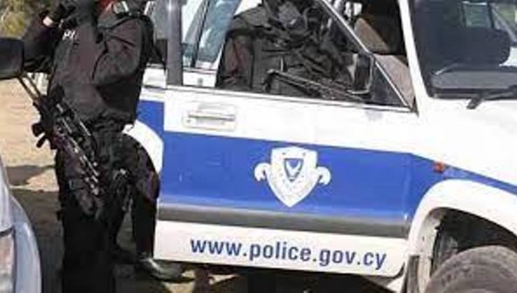 Larnaka sokaklarında Holywood’u aratmayacak sahneler sergilendi, Rum Polisi araç kovaladı, havaya ateş açtı