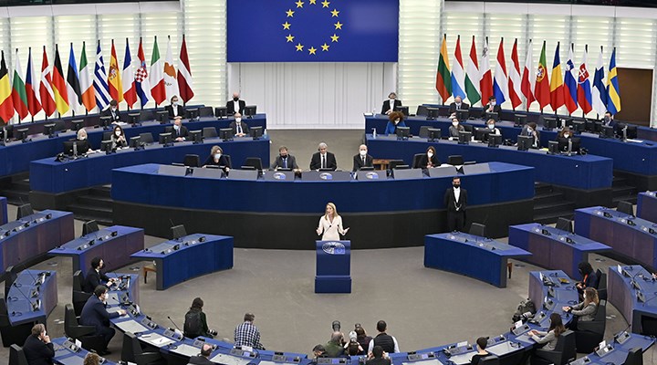 Avrupa Parlamentosu Türkiye raporunu kabul etti: ‘Türkiye’deki demokratik gerileme artarak devam ediyor, köklü bir rota değişikliği olmazsa Türkiye’nin AB katılım süreci devam etmez