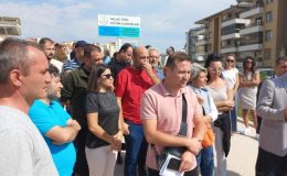 Eli bıçaklı saldırgan okula girdi, 4 öğretmen yaralandı