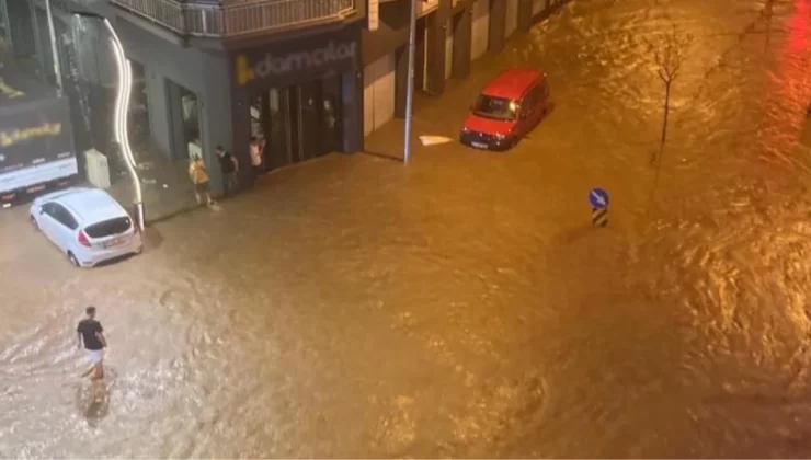 Giresun’da şiddetli sağanak sonrası ev ve iş yerlerini su bastı