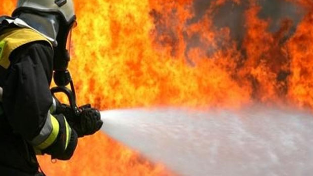 Mağusa’da kundaklama, evdeki beyaz eşya ve mobilyalar ile kıyafetler zarar görürken 1 kişi tutuklanırken 2 kişi aranıyor