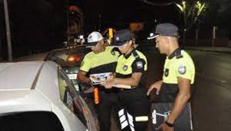 1442 araç sürücüsü kontrol edildi, 386 sürücü rapor edildi, 2 sürücü tutuklanırken 38 araç trafikten men edildi