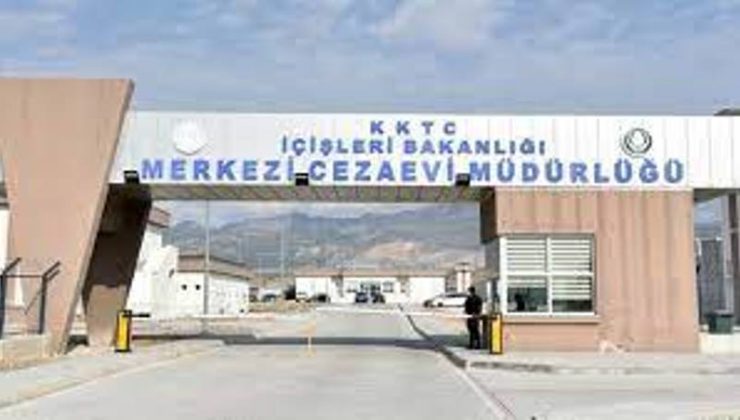 Cezaevinde iki mahkum arasında çıkan kavgada bir mahkumun çenesi kırıldı