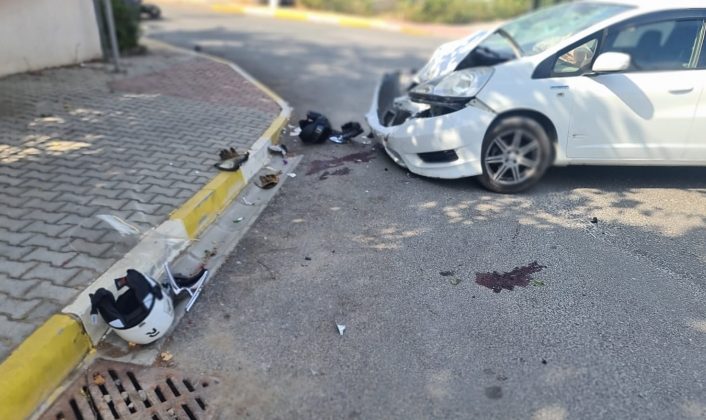 Beylerbeyi’nde öğlen saatlerinde meydana gelen kazada 2 kişi yaralandı