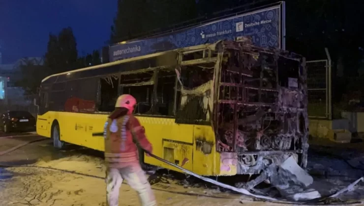 Mağusa’da, Otobüs Terminali araç park yerinde, park halindeki otobüs alev aldı