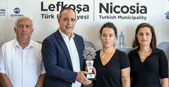 Şampiyonlarımız için verilen söz tutuldu ve Ülker Lefkoşa Maratonu’ndan elde edilen 2 milyon 250 bin TL derneğe takdim edildi