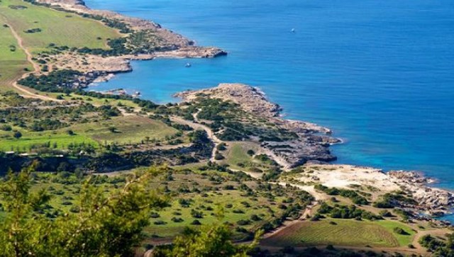 Baf’ın Akama bölgesindeki, sarp kayalıkta alanda insan cesedi bulundu.