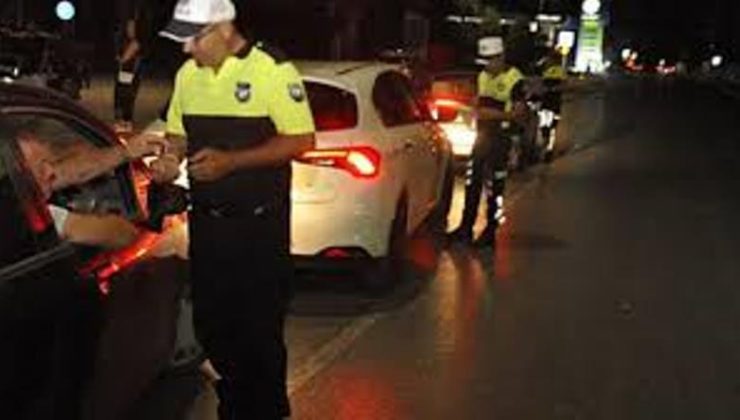 Polis tarafından gerçekleştirilen denetimde 352 araç sürücüsü rapor edildi, 24 araç trafikten men edildi