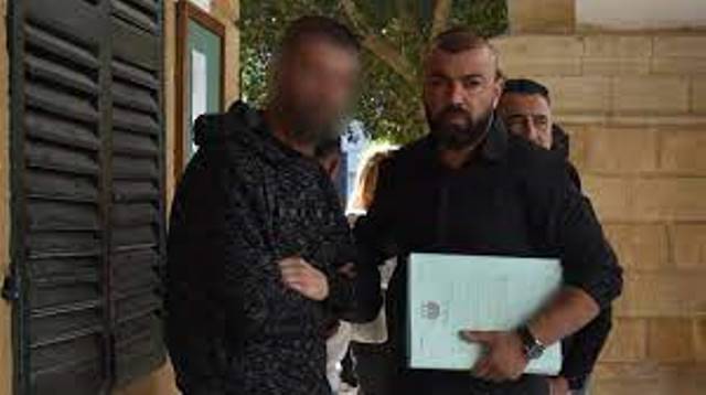 Güney Kıbrıs’tan Kuzey Kıbrıs’a geçmek isterken,ihbar üzerine durdurulan Kıbrıslı Rum L.T’nin iç çamaşırından kokain çıktı