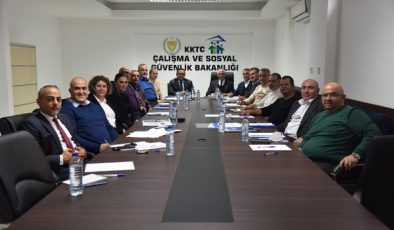 Asgari ücret saptama komisyonu, Çalışma Bakanı Sadık Gardiyanoğlu başkanlığında toplandı
