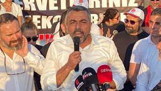 Hür-İş Federasyonu Başkanı Serdaroğlu, İşverenler Sendikası Başkan Yardımcısı Metin Arhun’a ateş püskürdü ve’Yedinleriniz yetmedi mi?” diye sordu