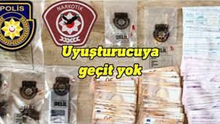 Başbakanlık Uyuşturucu ile Mücadele Komisyonu tarafından Narkotik polislerine plaket verildi