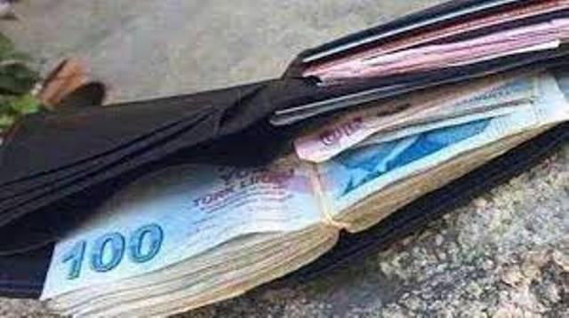 Mağusa’da, park halindeki aracın yanında düşürülen Cüzdan içerisinden 130 Euro ve 19000 TL’yi çalan E.Y tutuklandı