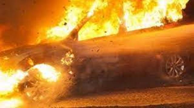 Mağusa Devlet Hastanesi’ne ait araç hastaneye ait park yerinde, motor bölümünden sızan yakıtın alevlenmesi sonucu yandı