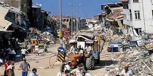 Depremde yıkılan binaların bilirkişi raporlarında ilk kez kamu görevlileri ‘asli kusurlu’ sayıldı