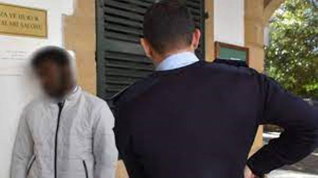 Gönyeli’de iki polise saldırdı, kadın polisin parmağının kırılmasına neden oldu, 1 ayı geçmeyecek süreyle cezaevine gönderildi