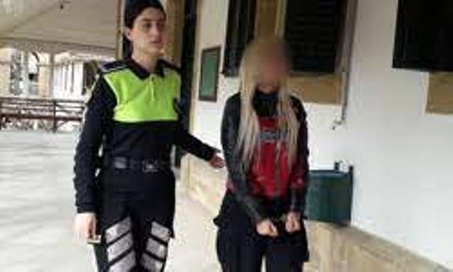 Barda kız arkadaşının erkek arkadaşının aralarında çıkan tartışma sonrasında kafasında şişe kırarak 4 cm kesik oluşturdu