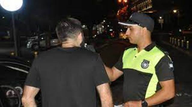 Trafik denetimlerinde 1402 araç kontrol edildi 305 araç sürücüsü rapor edildi 27 araç trafikten men edildi