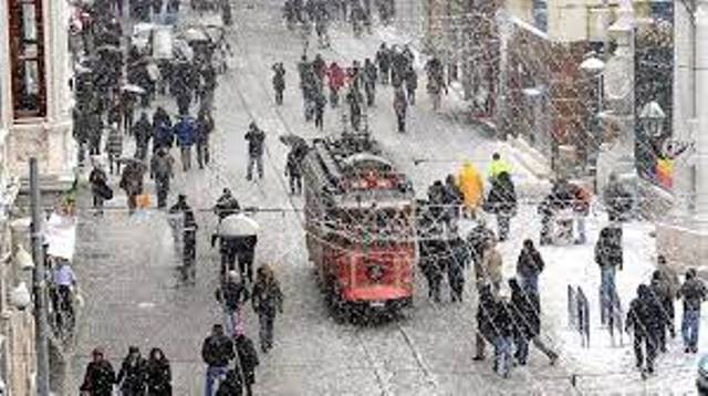 AKOM bütün ilçelere acil kodlu çağrı yaptı. İstanbul’a Sibirya soğuğu geliyor ve karın geleceği saat açıklandı