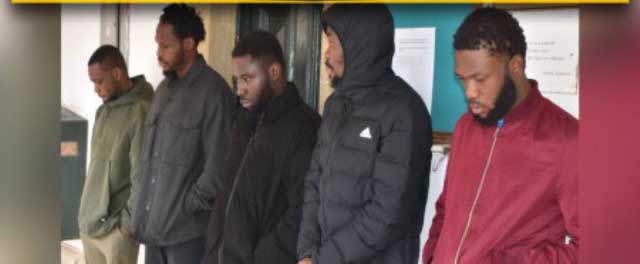 Ülkede ikamet izinleri olmadan yaşam sürdüren 5 kişi hakkında yasal işlem başlatılırken, zanlılar 3 gün poliste tutuklu kalacak