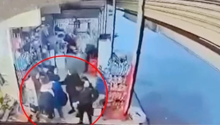 Kontrolden çıkan minibüs, öğrencileri de ezerek markete daldı