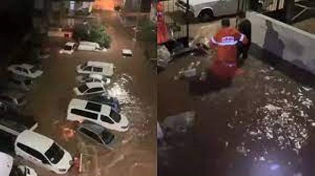 Antalya’da şiddetli yağışlar sele neden olurken okullar tatil edildi, motokuryelere yasak geldi