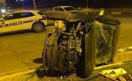 3 ayrı kaza 3 sürücü de alkollü içki tesiri altında araç kullandı araçlardan biri yan yattı 3 sürücü de polis tarafından tutuklandı