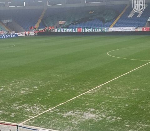 Süper Lig’de bugün oynanacak Rizespor-Fenerbahçe maçı öncesi Çaykur Didi Stadyumu’nun zemini Fenerbahçeyi endişelendirdi