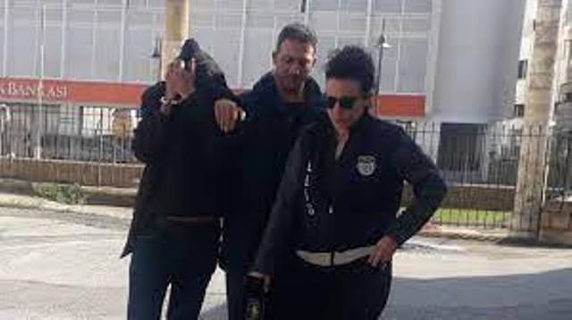 Lefkoşa Aile Mahkemesi’nin uzaklaştırma emrine rağmen, alkollü olarak gittiği eski eşinin evinde uygunsuz tavırlar sergiledi