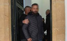 Ercan’da aile ziyaretine gelirken uyuşturucu ile yakalandı 45 günü geçmeyecek şekilde tutuklu kalacak