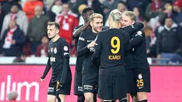 Galatasaray deplasmanda hem galibiyeti hemde liderliği elde etti 0-2