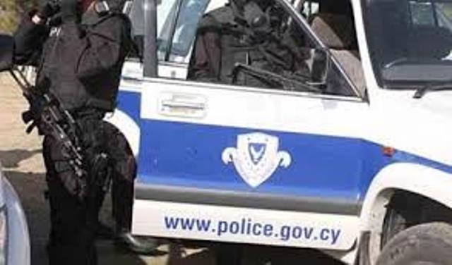 Rum Polisi aracında tabanca bulduğu Türk asıllı taksiciyi tutukladı