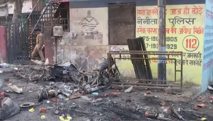 Hindistan’da cami yıkımı protestoları sonrası süresiz sokağa çıkma yasağı